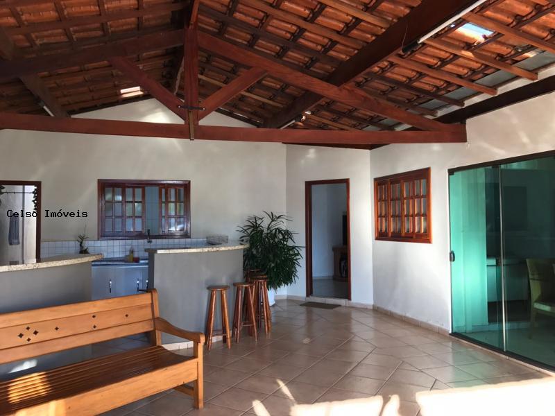 Casa à venda com 2 quartos, 300m² - Foto 1