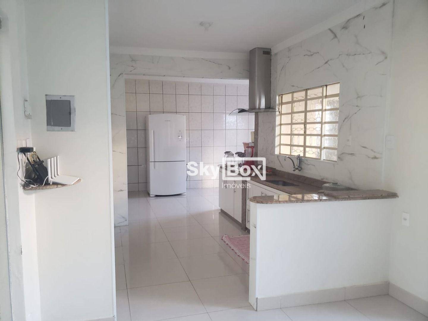 Casa à venda com 4 quartos, 190m² - Foto 1