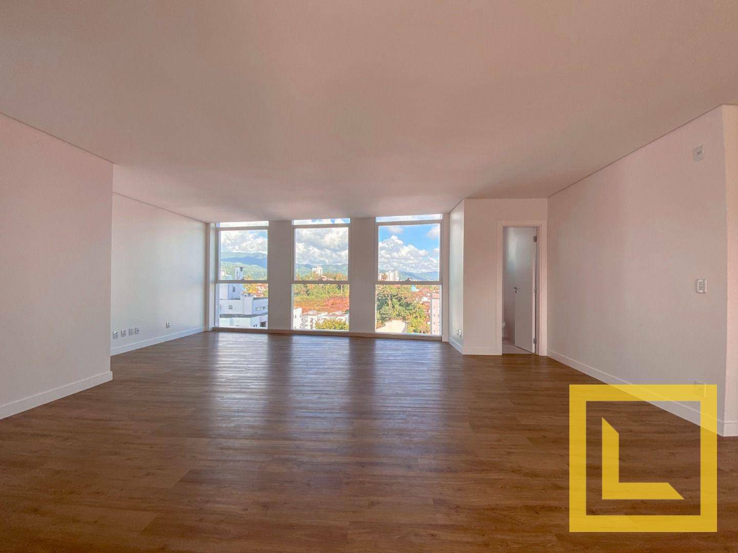 Apartamento à venda com 3 quartos, 149m² - Foto 2