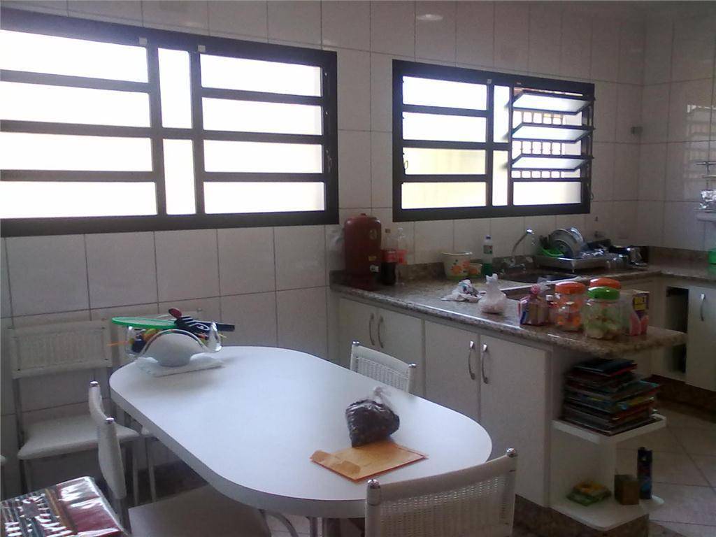 Sobrado para alugar com 3 quartos, 300m² - Foto 10