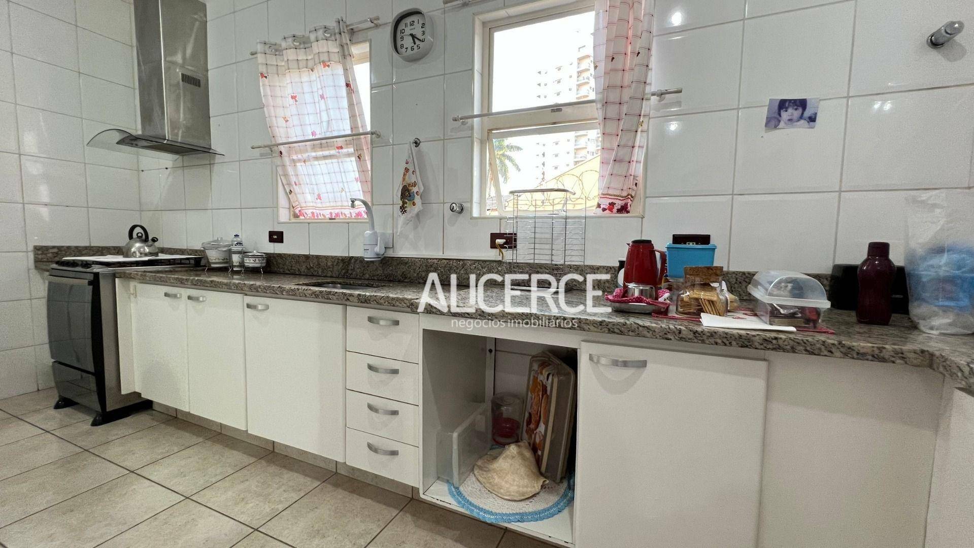 Apartamento à venda com 3 quartos, 180m² - Foto 8