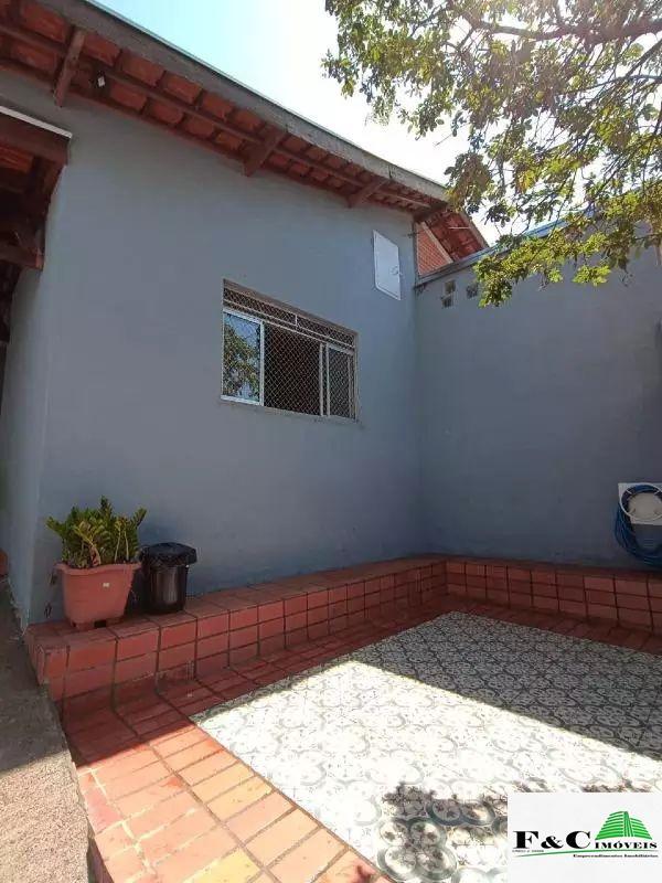 Casa à venda com 3 quartos, 200m² - Foto 2