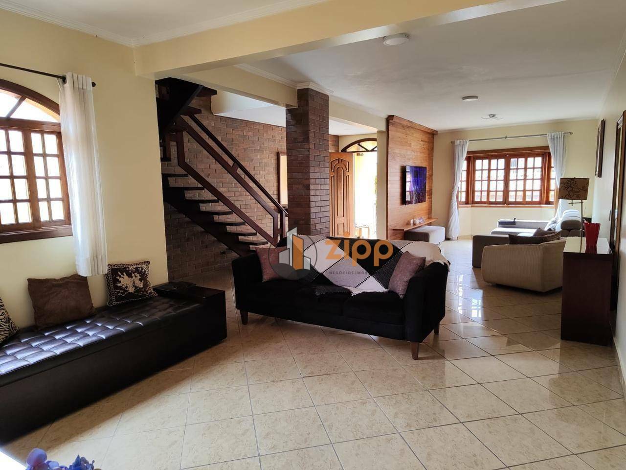 Sobrado à venda com 3 quartos, 340m² - Foto 1