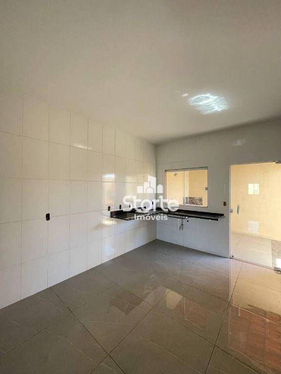 Casa à venda com 2 quartos, 69m² - Foto 3