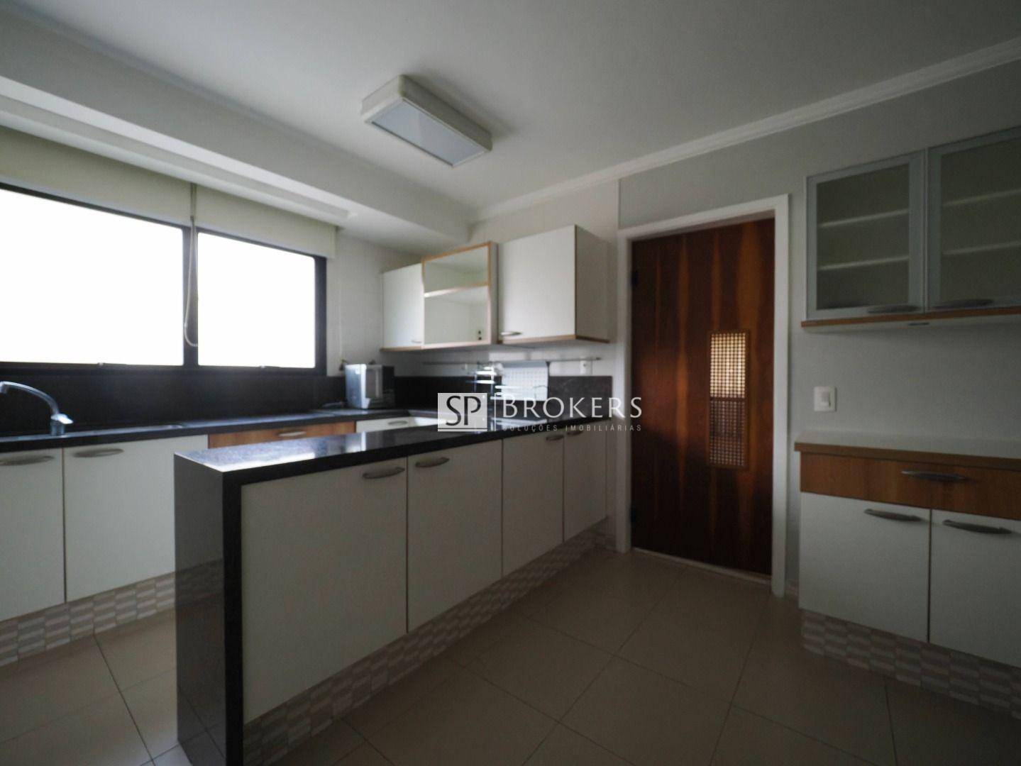 Apartamento à venda com 4 quartos, 226m² - Foto 18