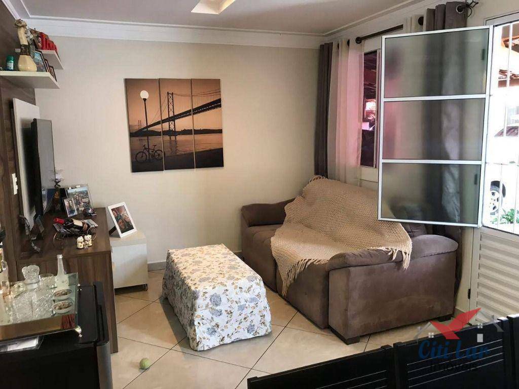 Sobrado à venda com 3 quartos, 75m² - Foto 1