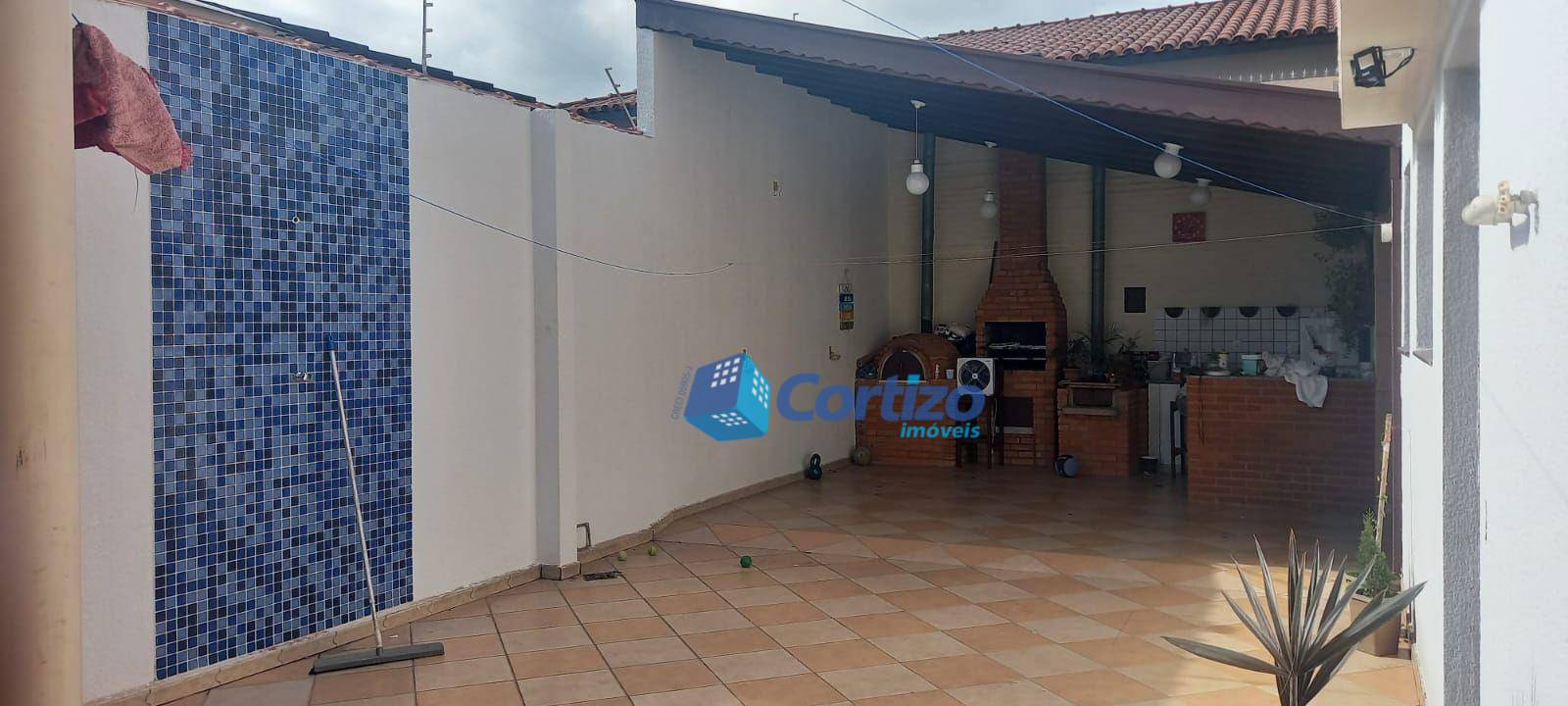 Casa à venda com 3 quartos, 213m² - Foto 4