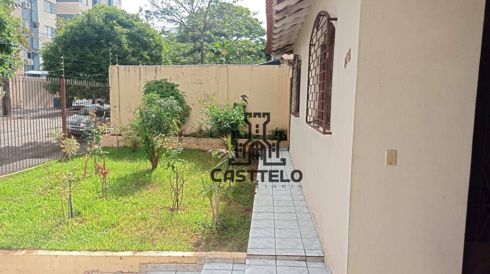 Casa à venda com 3 quartos, 320m² - Foto 1