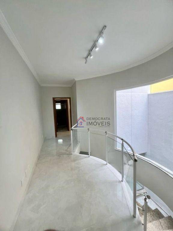 Sobrado à venda com 3 quartos, 210m² - Foto 19