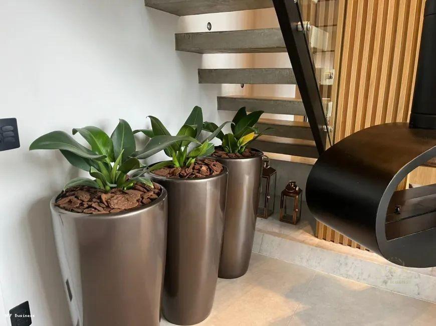 Cobertura à venda com 3 quartos, 215m² - Foto 4