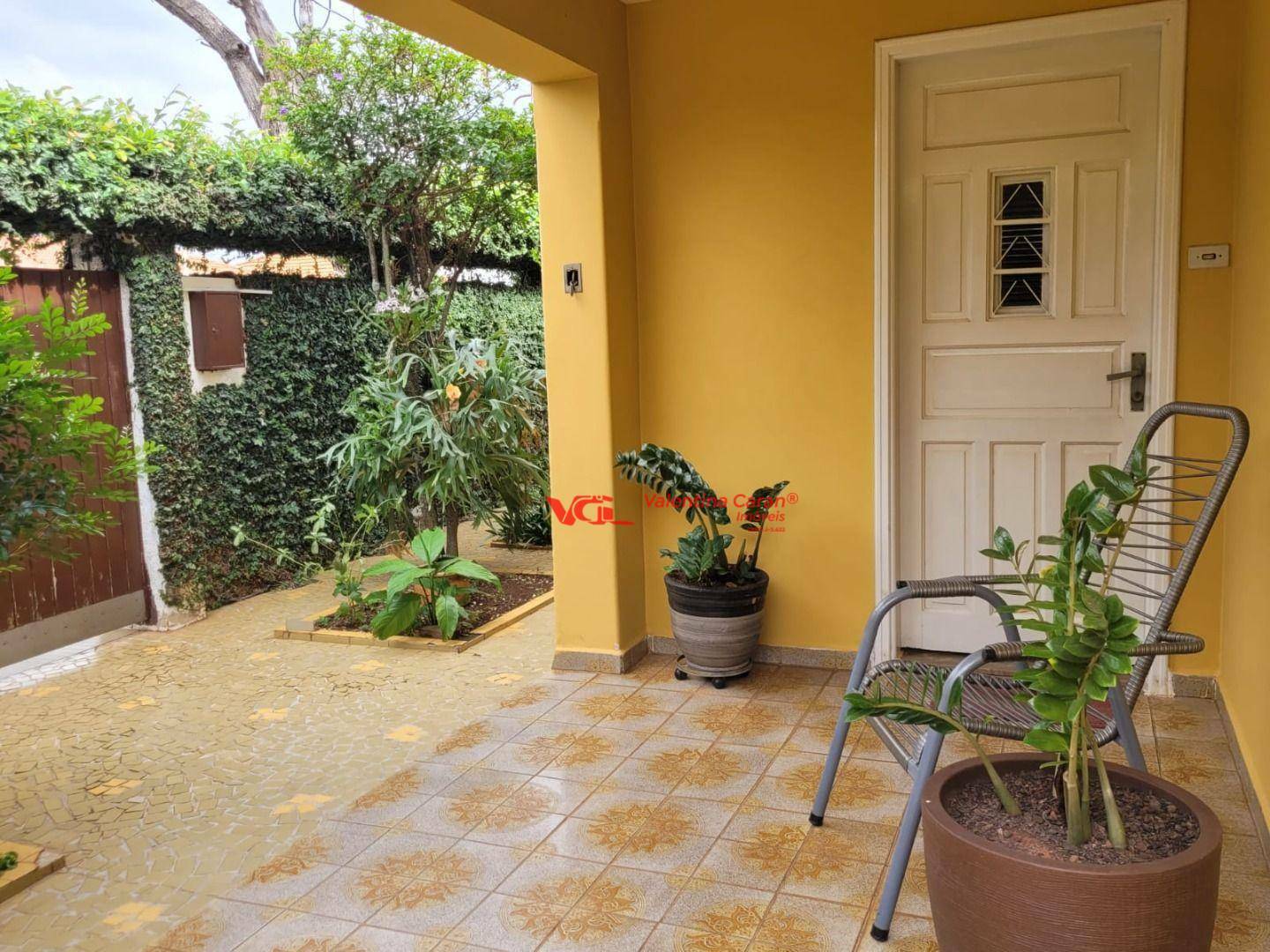 Casa à venda com 3 quartos, 95m² - Foto 1