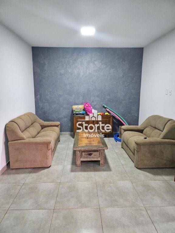 Chácara à venda com 3 quartos, 270m² - Foto 4