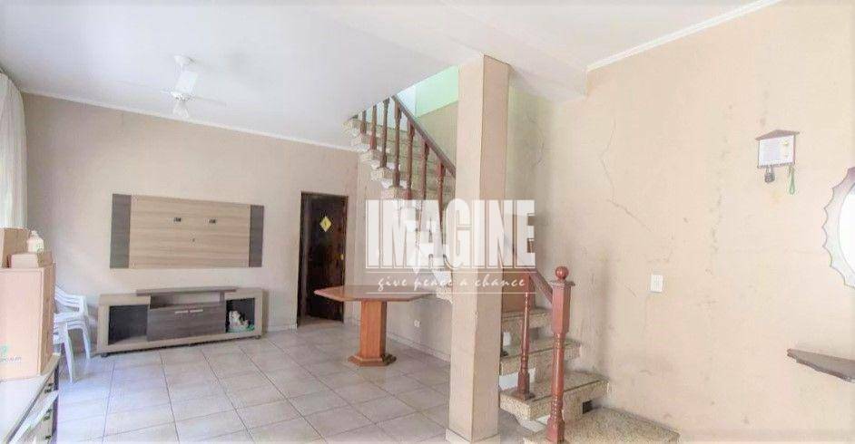 Sobrado à venda com 4 quartos, 300m² - Foto 2