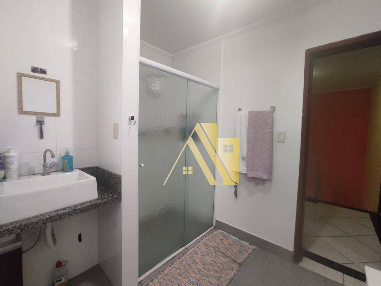 Sobrado à venda com 3 quartos, 237m² - Foto 2