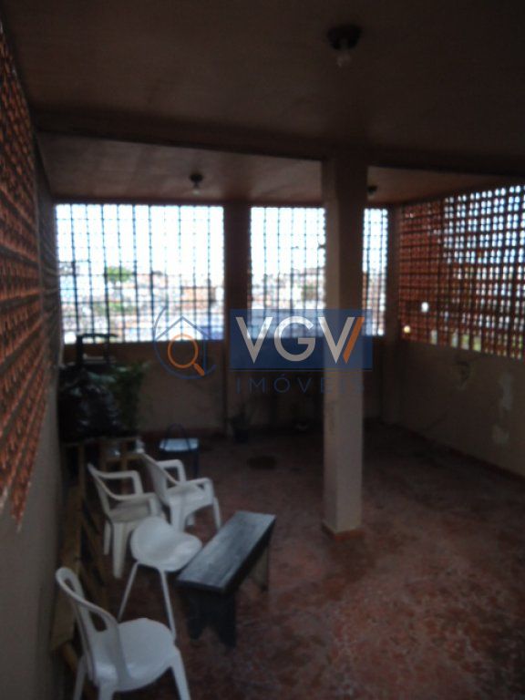 Casa à venda com 4 quartos, 230m² - Foto 14