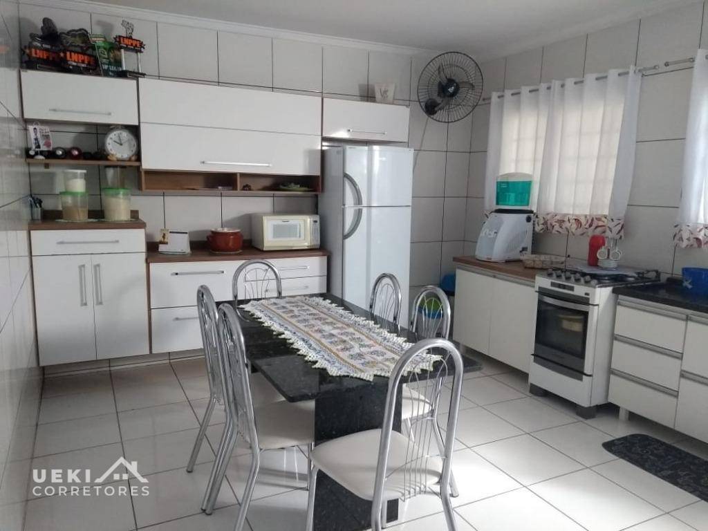 Casa à venda com 2 quartos, 70m² - Foto 2