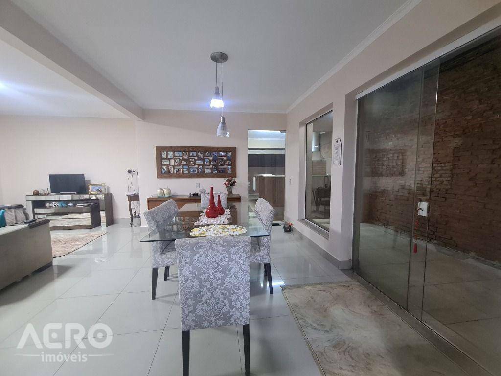 Casa à venda com 3 quartos, 210m² - Foto 10