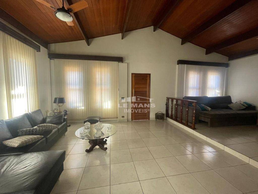 Casa, 3 quartos, 240 m² - Foto 2