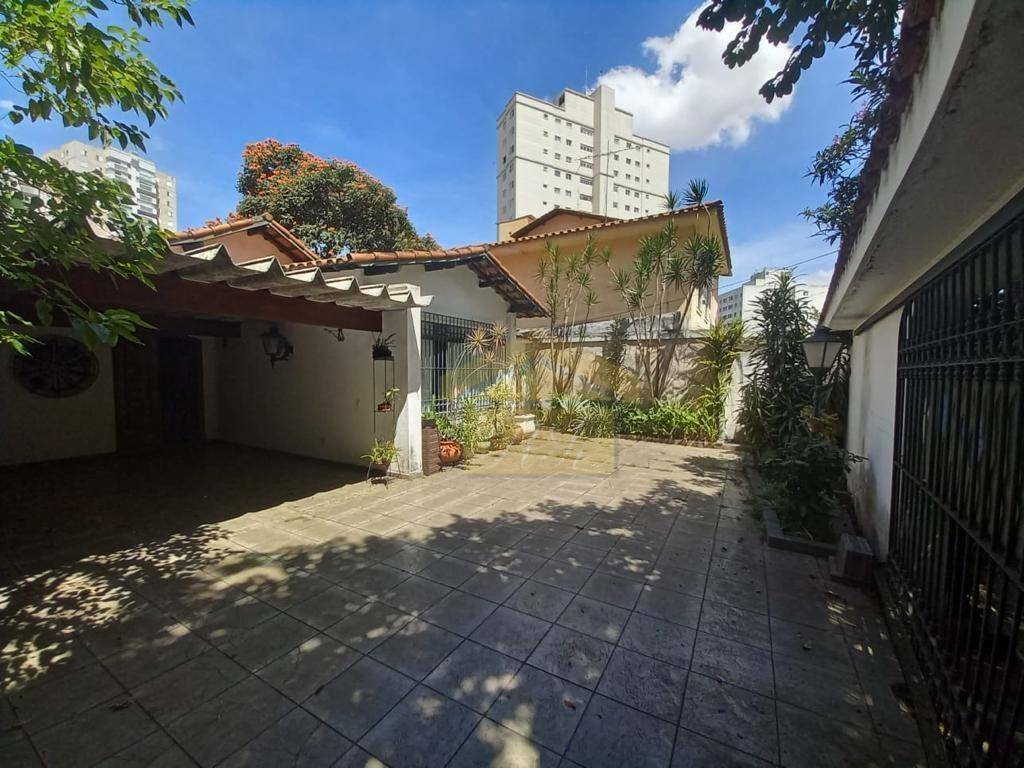 Casa à venda com 4 quartos, 300m² - Foto 1