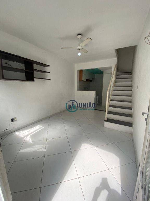 Casa de Condomínio à venda com 1 quarto, 50m² - Foto 2