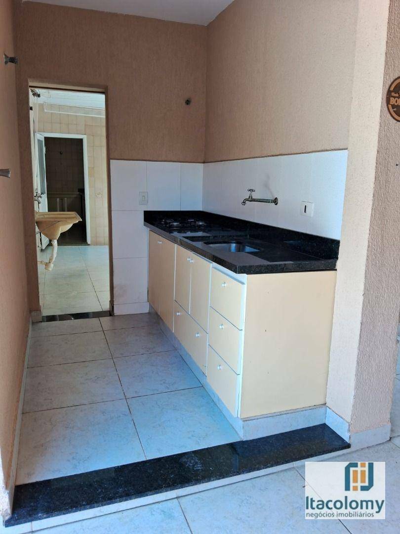 Casa de Condomínio para alugar com 3 quartos, 280m² - Foto 8