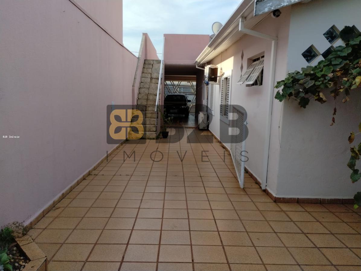 Casa à venda com 3 quartos, 300m² - Foto 8