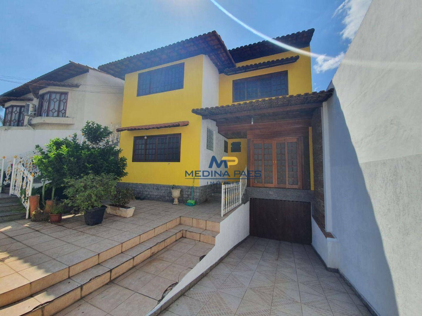 Casa à venda com 4 quartos, 360m² - Foto 1