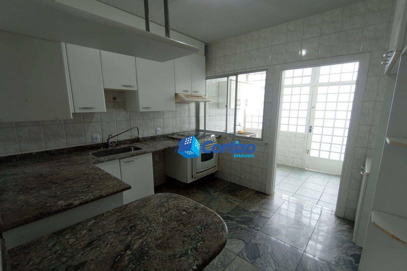 Casa para alugar com 3 quartos, 200M2 - Foto 11