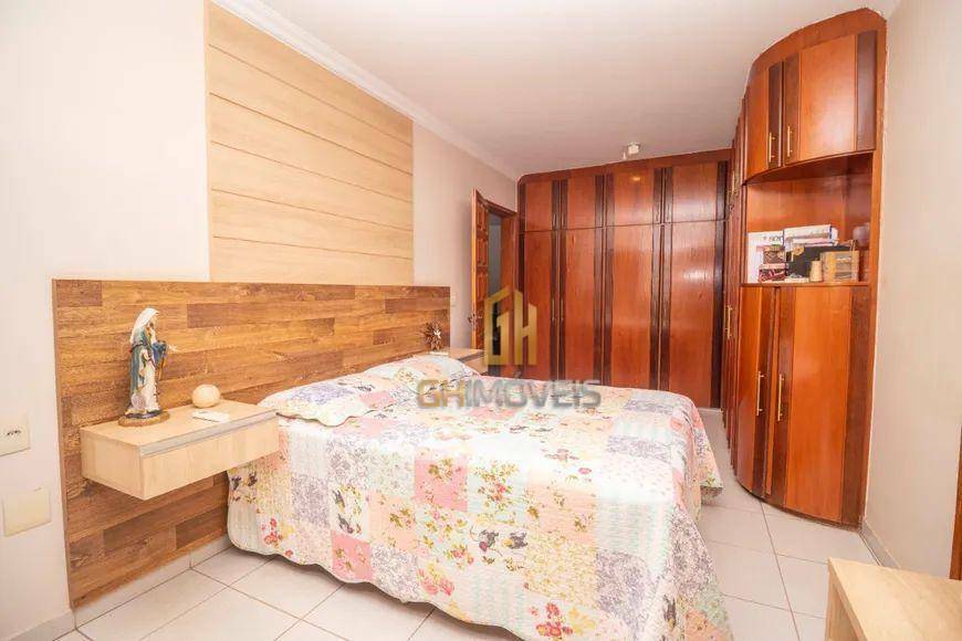 Apartamento à venda com 4 quartos, 209m² - Foto 13