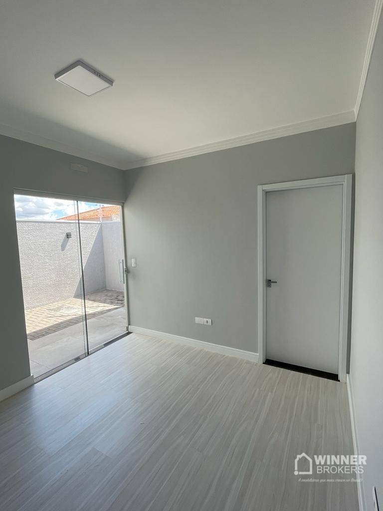 Casa à venda com 3 quartos, 100m² - Foto 4