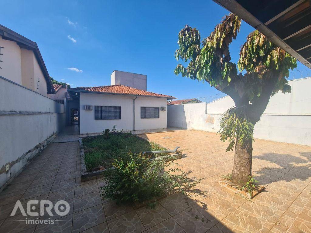 Casa à venda com 2 quartos, 216m² - Foto 1