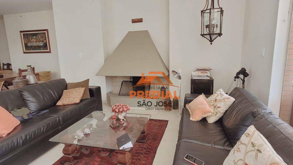 Casa à venda com 3 quartos, 339m² - Foto 4