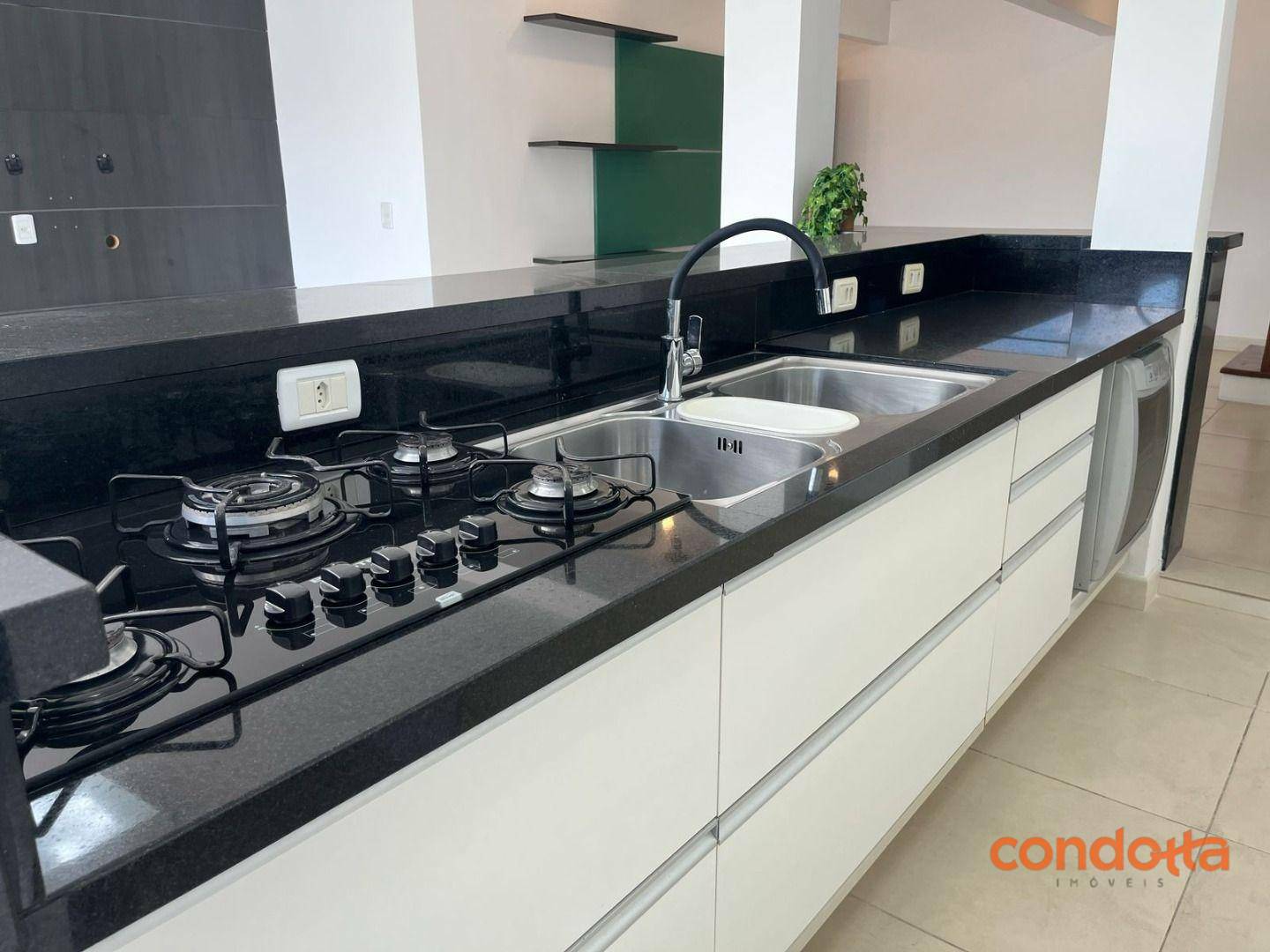 Casa para alugar com 4 quartos, 300m² - Foto 19