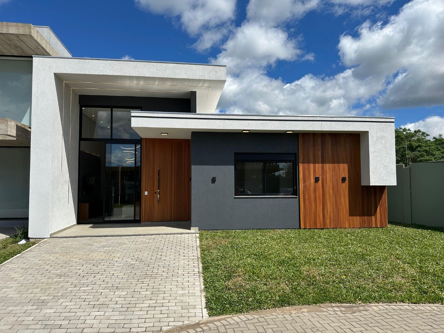 Casa de Condomínio à venda com 4 quartos, 148m² - Foto 1