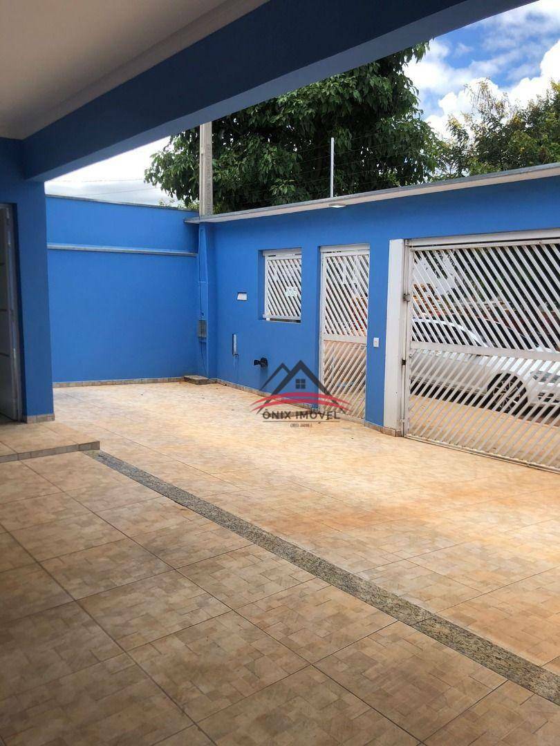 Casa de Condomínio para alugar com 3 quartos, 180m² - Foto 1