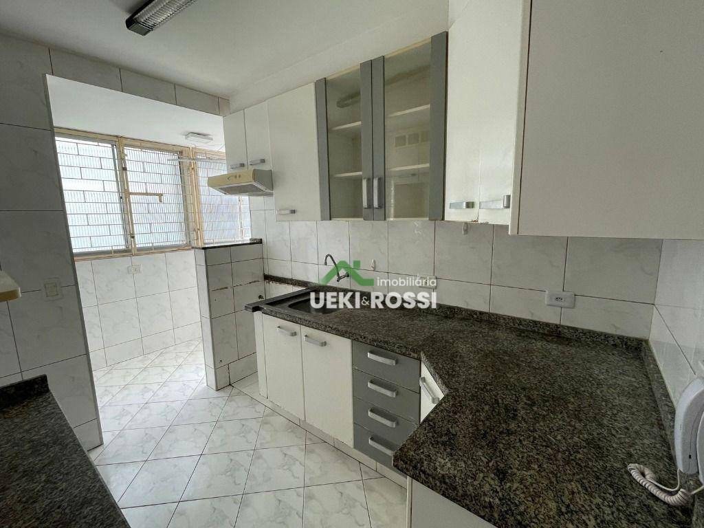 Apartamento à venda com 3 quartos, 76m² - Foto 4