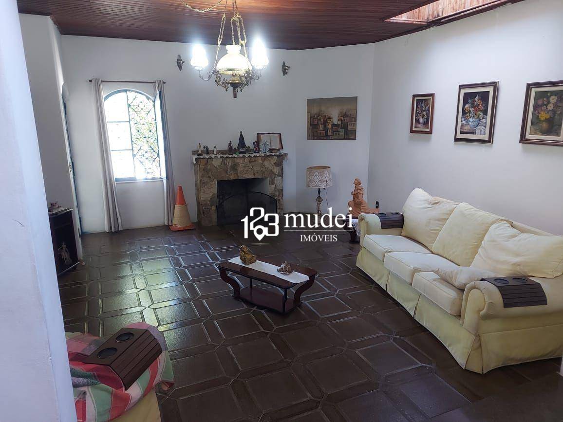 Casa à venda com 4 quartos, 180m² - Foto 1