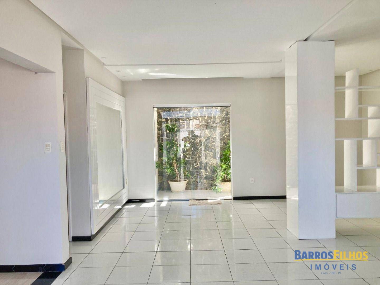 Casa para alugar com 4 quartos, 300m² - Foto 6