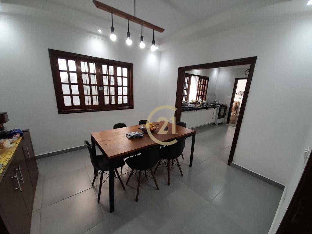 Casa à venda com 5 quartos, 208m² - Foto 3