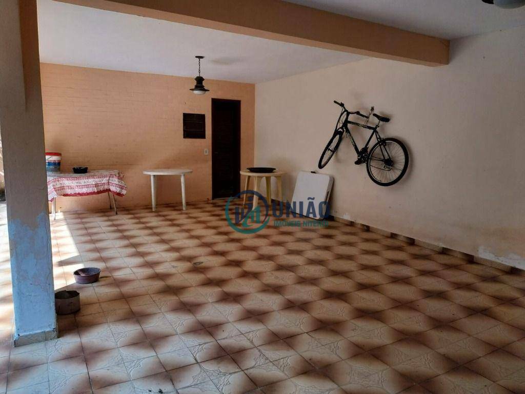 Casa à venda com 3 quartos, 174m² - Foto 4