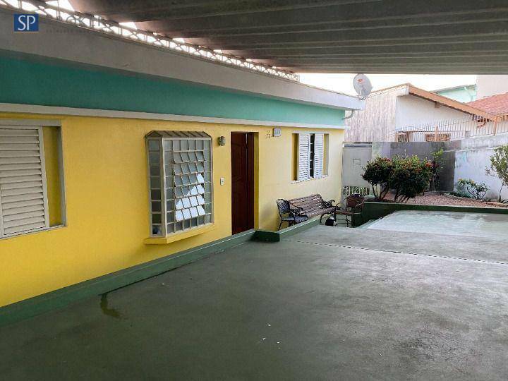 Casa à venda com 3 quartos, 200m² - Foto 1