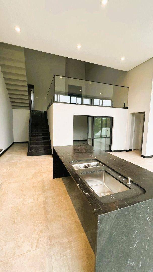 Casa de Condomínio à venda com 3 quartos, 303m² - Foto 4