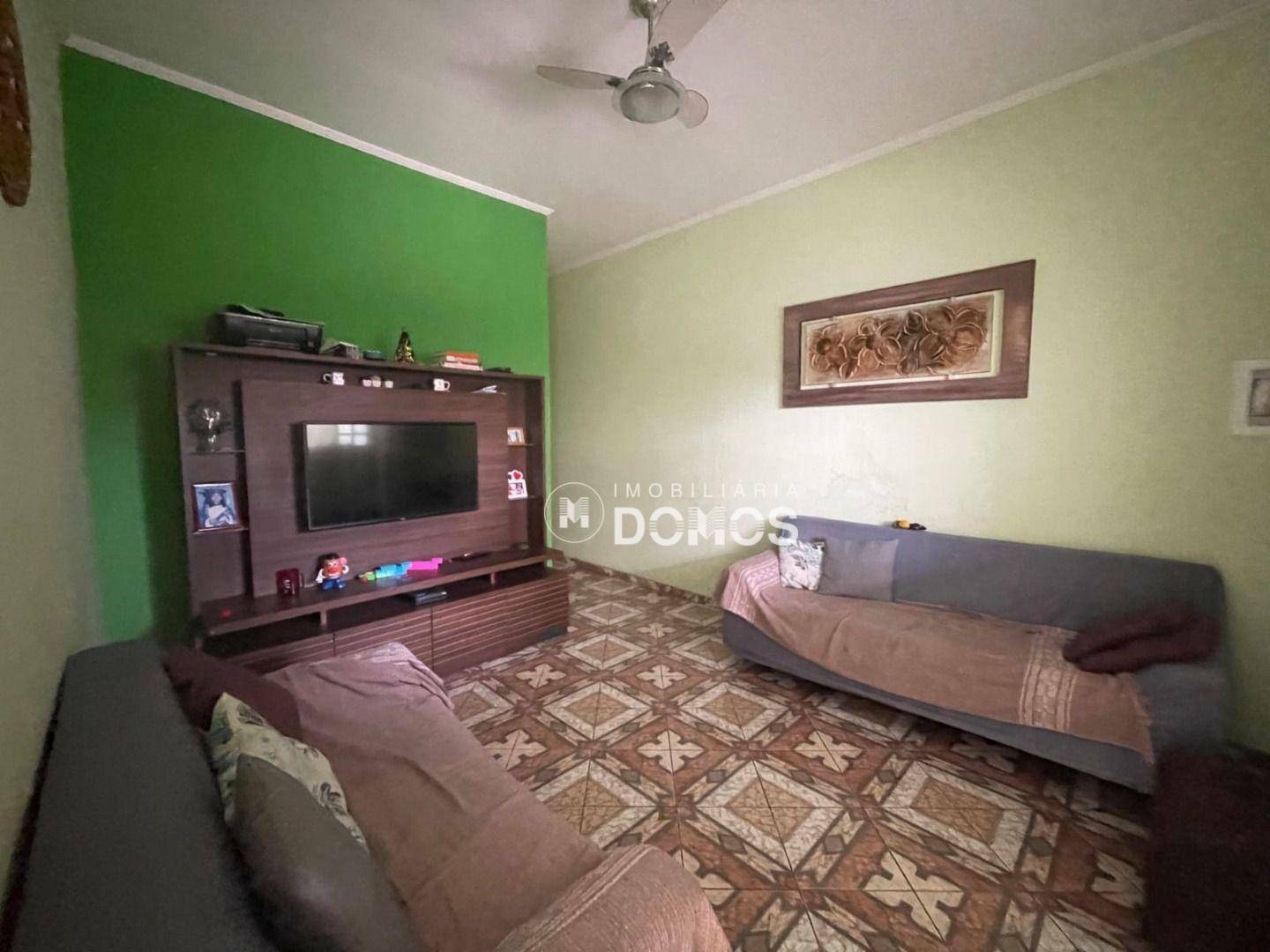 Casa à venda com 3 quartos, 300m² - Foto 1