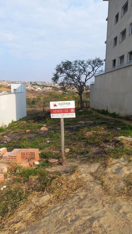 Terreno à venda, 335m² - Foto 1