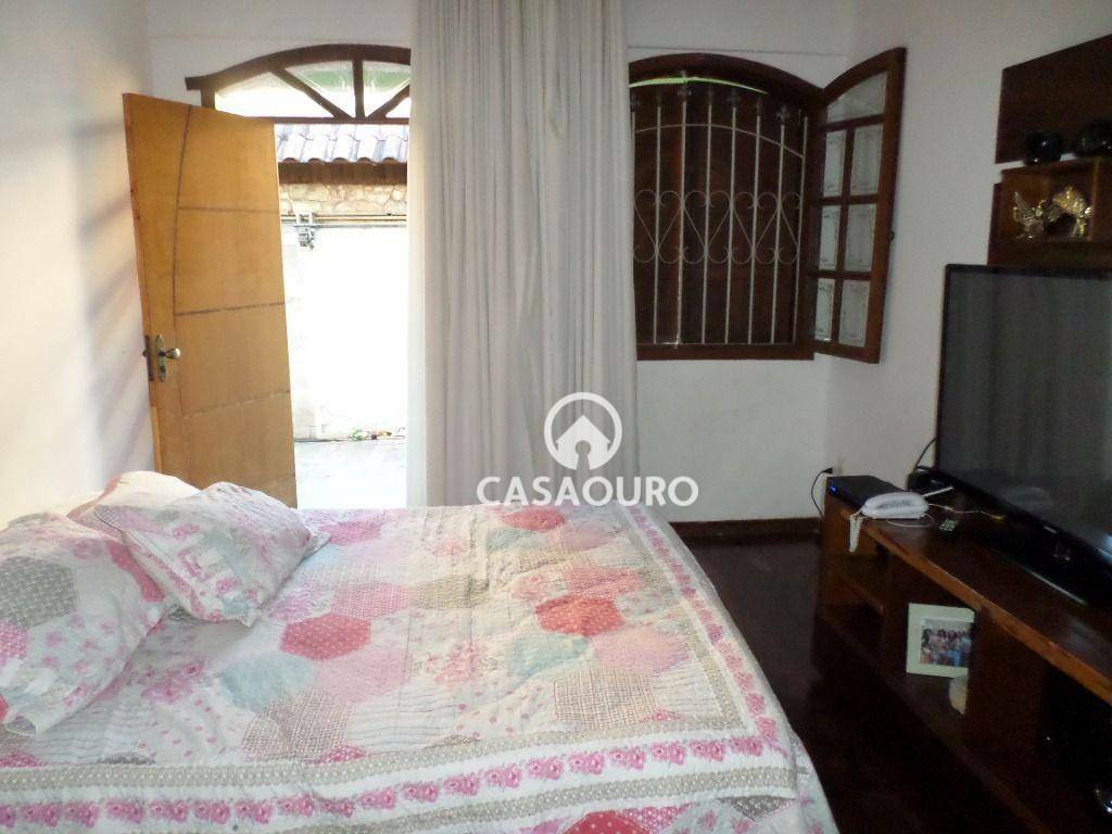 Casa à venda com 5 quartos, 300m² - Foto 15