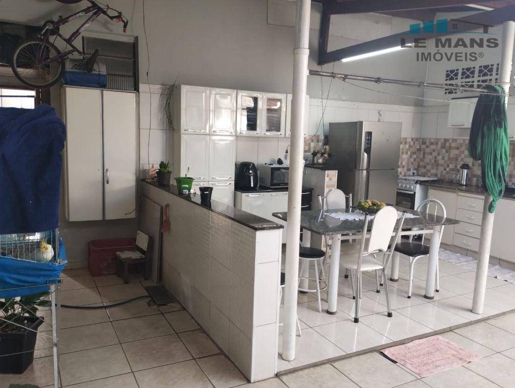 Casa à venda com 3 quartos, 200m² - Foto 37