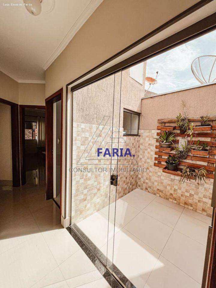 Casa à venda com 4 quartos, 168m² - Foto 6