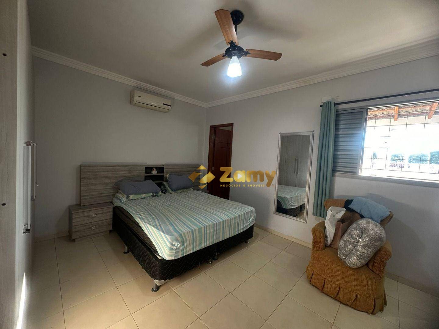 Casa à venda com 3 quartos, 114m² - Foto 2