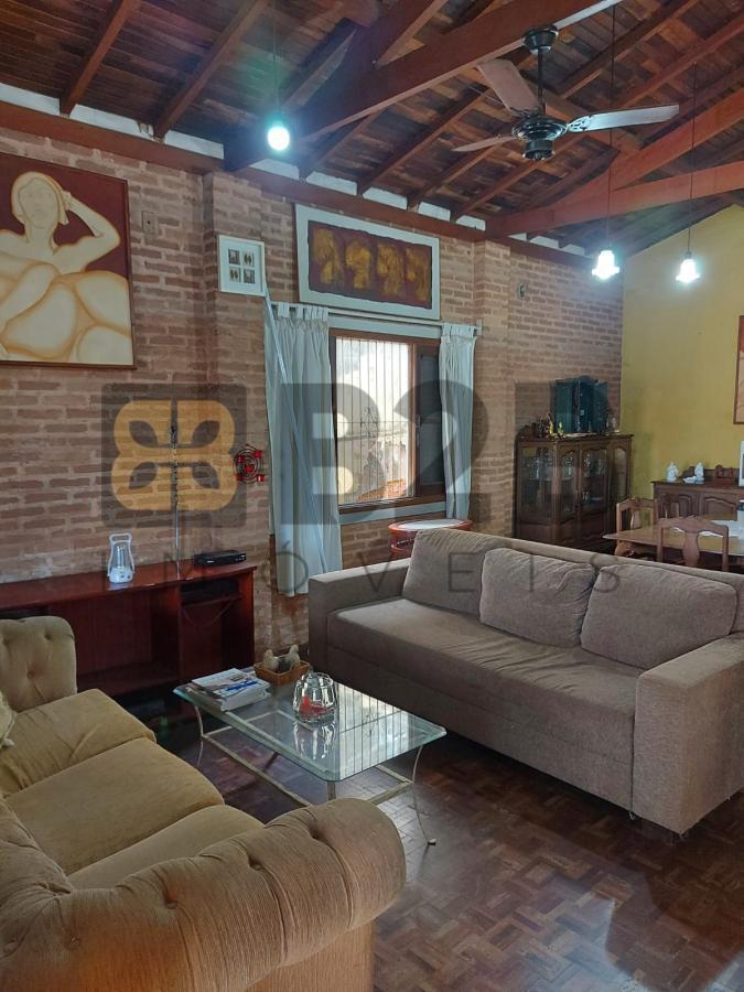 Casa à venda com 5 quartos, 232m² - Foto 3