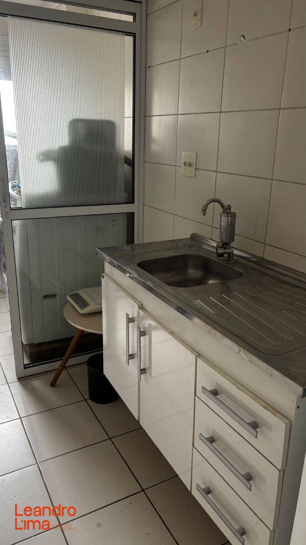 Apartamento para alugar com 3 quartos, 63m² - Foto 3